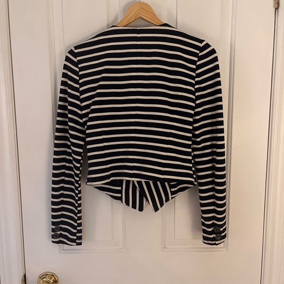 Blazer - Picture 6 of 6